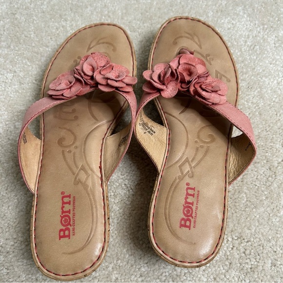 Born Pink Leather Flower Sandals Womens 8 Beach Summer Vacation Thong wedge - Picture 4 of 9